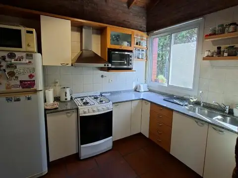 Casa en Alquiler con 4 cocheras