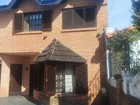 CHALET TIPO DUPLEX 4 AMBIENTES