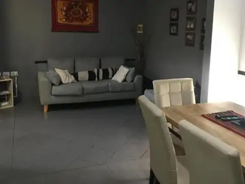 Depto Tipo Casa en Alquiler de 4 ambientes