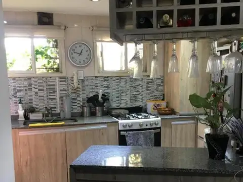 Depto Tipo Casa en Alquiler con 1 cocheras