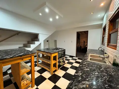 Casa 7 ambientes con 1 baño