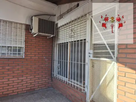 Casa en Alquiler con 1 cochera
