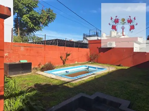 Casa 5 ambientes con 2 baños