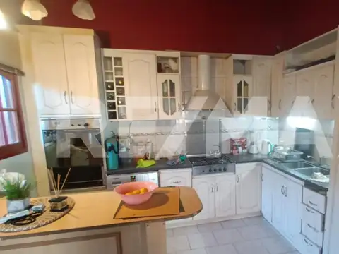 VENTA CASA 5 DORMITORIOS - CENTENARIO