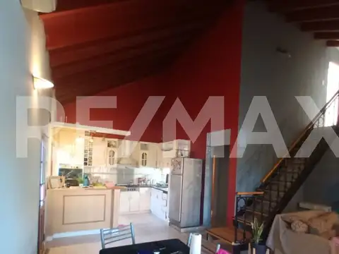 Casa 6 ambientes con 2 baños