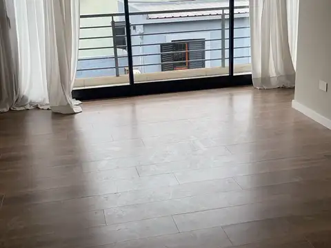 3 AMBIENTES A ESTRENAR, DOBLE BALCON Y TERRAZA, FRENTE, BAJAS EXPENSAS, TODO LUZ