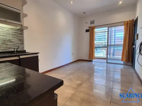 Departamento con balcón al frente en alquiler en sáenz peña, tres de febrero