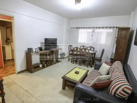 Warnes al 1500, esquina San Martin