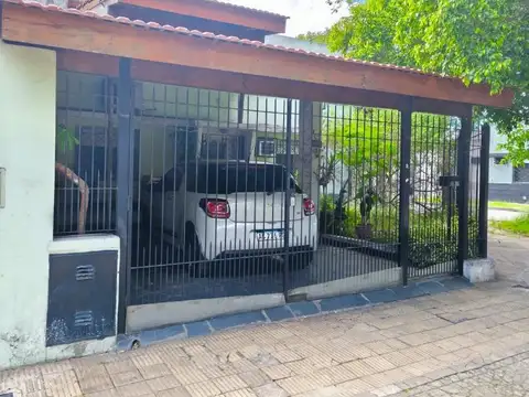 SE VENDE CASA DE TRES AMBIENTES