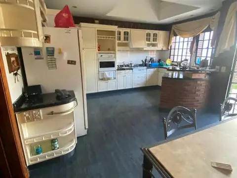 VENTA CHALET 4 AMB C/PILETA