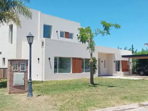 Casa 6 ambientes con 3 baños