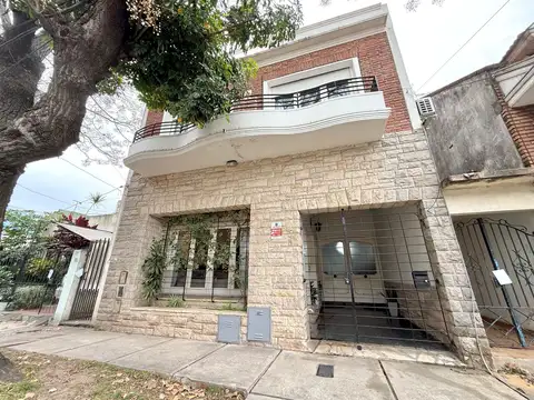 Casa de 6 Ambientes en Bernal Centro