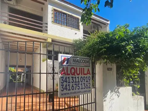 IMPORTANTE CASA CON PATIO ARBOLADO