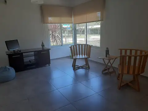 vendo excelente propiedad de 5 años de antigüedad a 4 cuadras del lago Piedras Moras