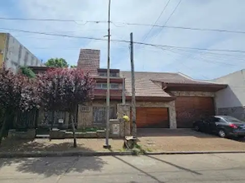 Chalet tradicional en Castelar Sur
