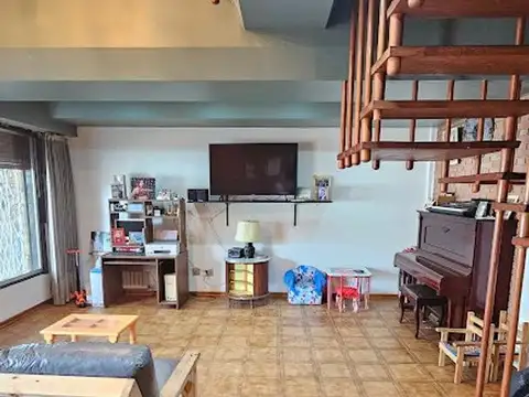 Casa 5 ambientes con 4 baños