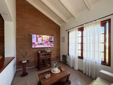 CASA 4 DORMITORIOS EN VENTA , LA PLATA CON PILETA