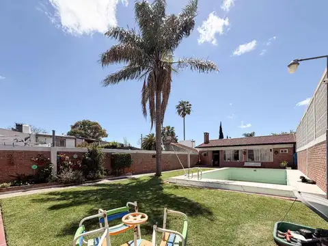 Calle 11 entre 517 y 518 1400