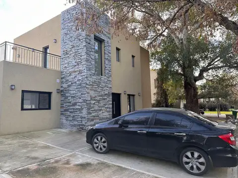 CASA EN VENTA  ESCOBAR LOMA VERDE  EN HARAS SANTA MARIA 5 AMBIENTES
