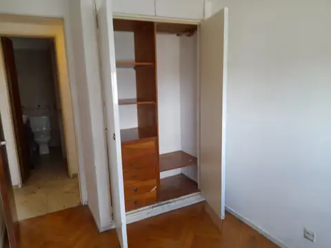 Excelente 4 ambientes al frente con balcón muy luminoso 