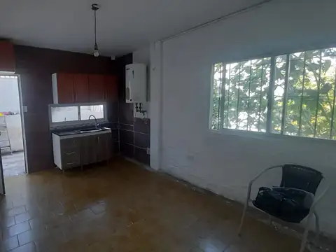 Av.La Plata 2100, Piso 1