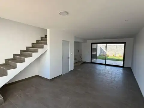Casa venta 2 dormitorios 2 baños con seguridad 24 hs Docta Boulevard