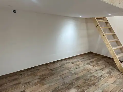 Venta PH Monoambiente con patio refaccionado