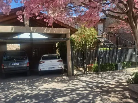 Casa mas consultorio y departamento. rivadavia
