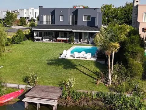 Casa a la laguna en terreno de 842 mts . El Canton Golf - Escobar