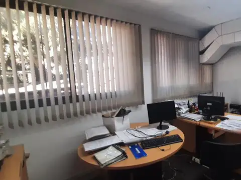 10.835 m2 en total con playa de maniobras  6.729 m2 cubiertos 5.484 m2 descubiertos