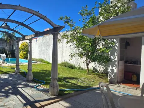 Hermosa Casa con Pileta en Munro