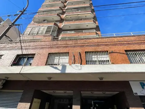 Departamento de 2 ambientes con cochera en Quilmes centro