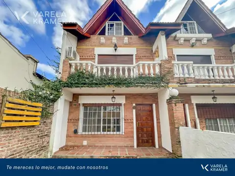Casa 4 ambientes con 2 baños