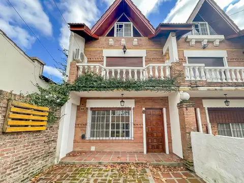 Casa 4 ambientes con 2 baños