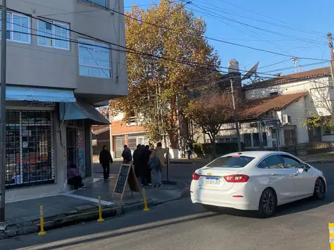 Grl M De Azcuenaga 300, Piso 1