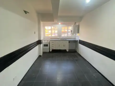 DEPARTAMENTO 2 AMBIENTES 1º PISO AL FRENTE (POR ESCALERA)