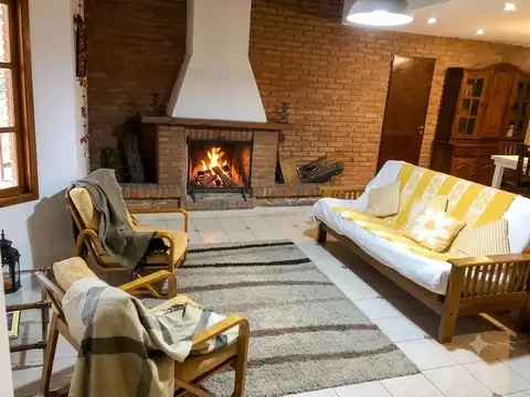 Casa de 5 ambientes amoblada.
