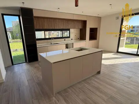 Casa en venta al Río  El Naudir