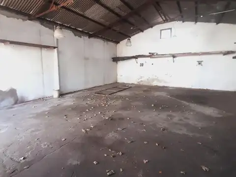 GALPON CON OFICINA DE 3 AMBIENTES EN VENTA O ALQUILER - LOMAS DEL MIRADOR