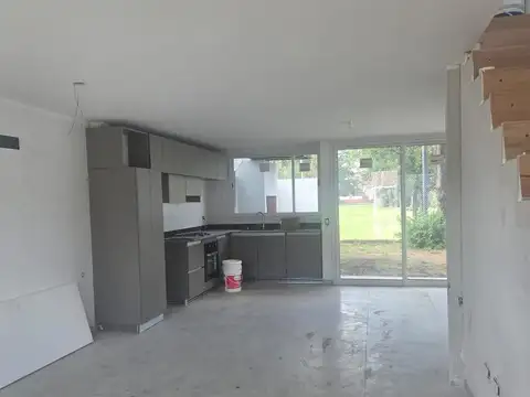 Casa Venta en  Housing Las Veras duplex de 2 dormitorios con patio valle escondido