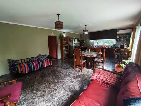 Casa 4 ambientes con 2 baños