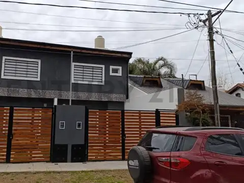 VENTA DUPLEX 3 AMBIENTES LELOIR JARDIN A ESTRENAR