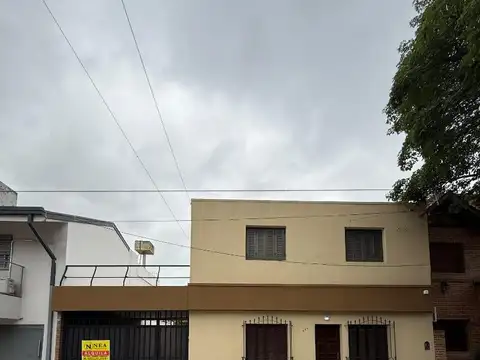Amplia y hermosa casa centrica de dos plantas