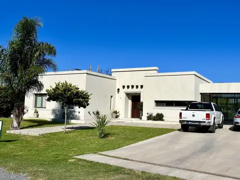 Casa en Pueblo Esther