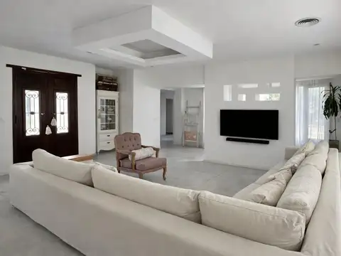 Casa 6 ambientes con 3 baños