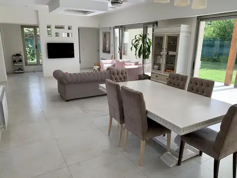 Casa en Venta al Este