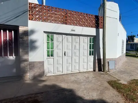 Casa en venta de 2 dormitorios c/ cochera en Parque Casado