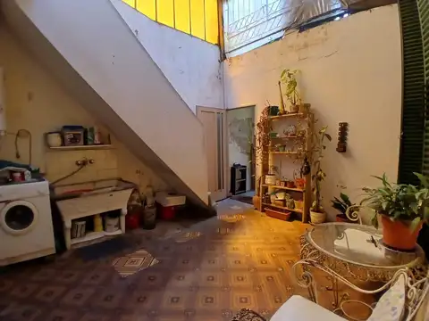 Casa 7 ambientes o mas. | AVENIDA CASEROS al 3800