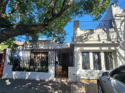 Excelente Vivienda 3 ambientes + depto. monoambiente -  jardín - cochera - parque - pileta - u$d 120.000