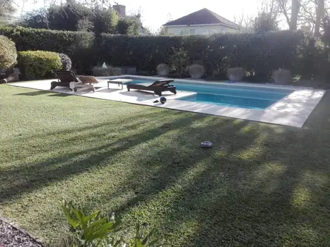 Casa 10 ambientes con 4 baños